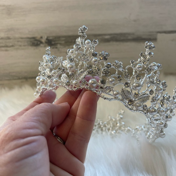 NIB breathtaking wedding crown from FXMIMIOR wedding accessories. - Picture 4 of 5